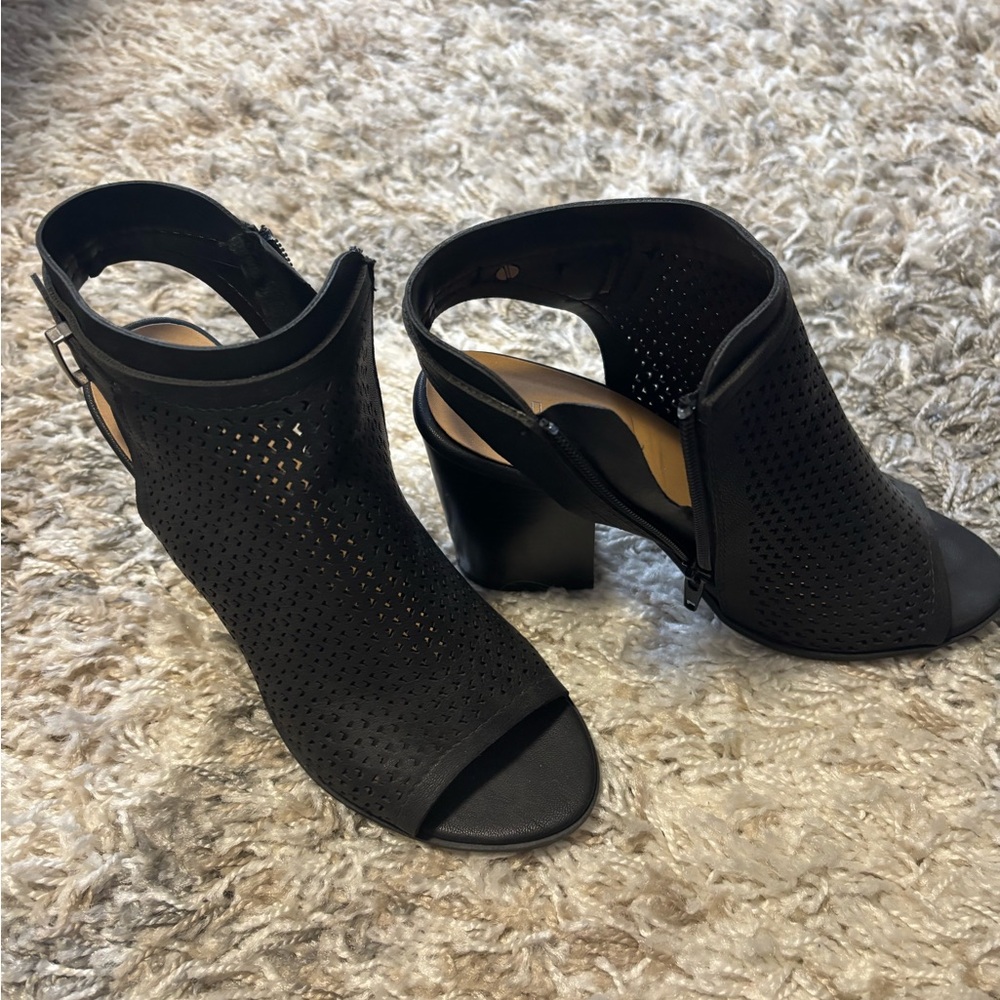 Perforated Open-Toe Block Heel Sandals - Black